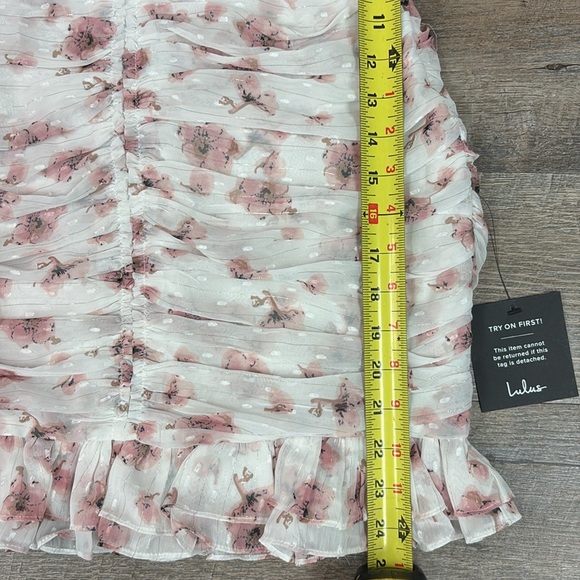 SOLD IN STORE NEW Lulu’s White Floral Print Ruched Mini Dress Size Small - Picture 11 of 11